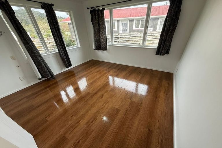 Photo of property in 49 Lauderdale Road, Birkdale, Auckland, 0626