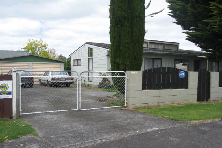 Photo of property in 15 Le Havre Place, Takanini, 2112