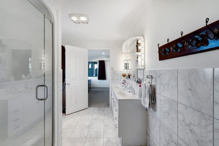 Photo of property in 3 Karina Road, Merrilands, New Plymouth, 4312