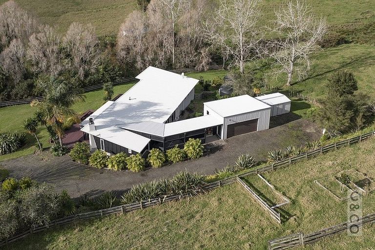 Photo of property in 8 Pineview Lane, Helensville, 0875