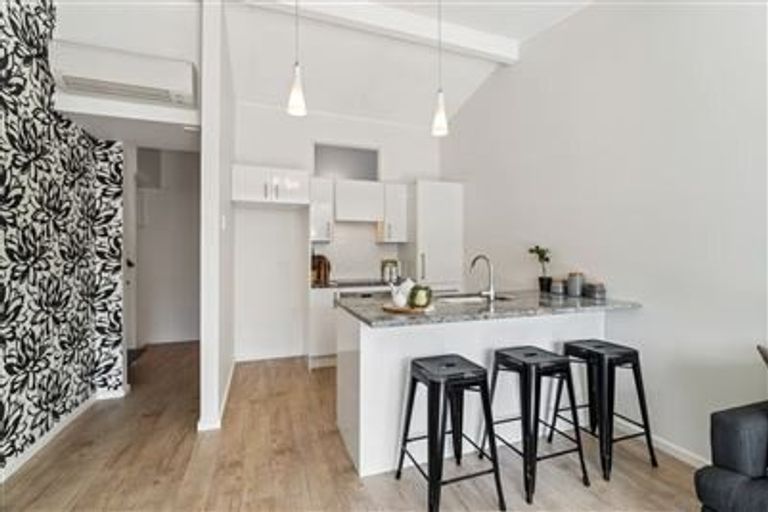 Photo of property in 2/32 Abberley Crescent, St Albans, Christchurch, 8014