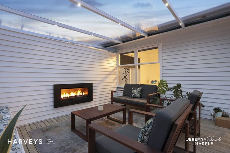 Photo of property in 3 Tauhara Street, Green Bay, Auckland, 0604