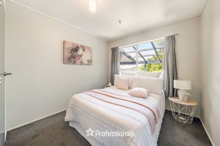 Photo of property in 6 Swadel Way, Karori, Wellington, 6012