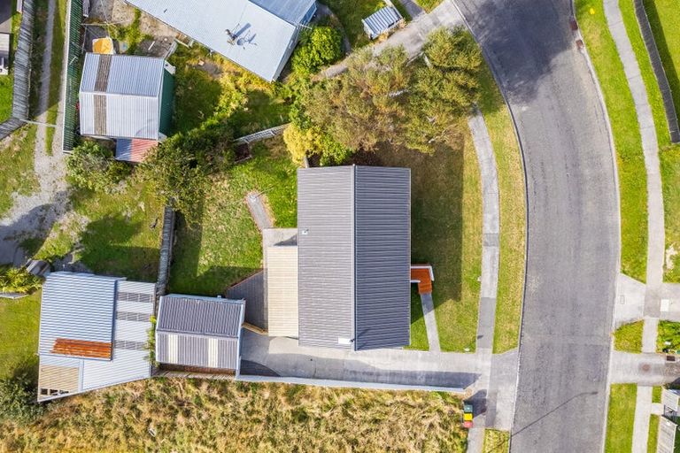 Photo of property in 10 Grimsby Grove, Wainuiomata, Lower Hutt, 5014