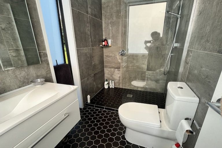 Photo of property in 2 Pohutukawa Avenue, Red Beach, 0932
