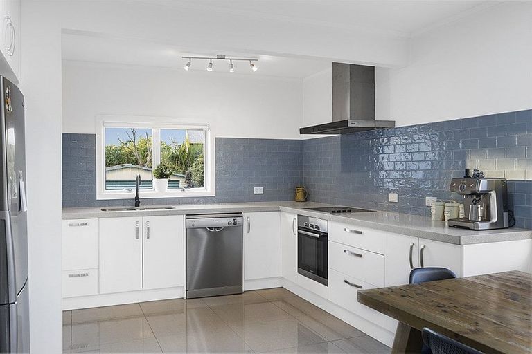 Photo of property in 19 Brook Street, Milford, Auckland, 0620