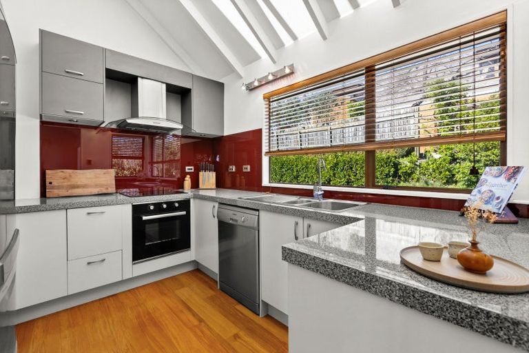 Photo of property in 2/3 Lighthouse Road, Bluff Hill, Napier, 4110