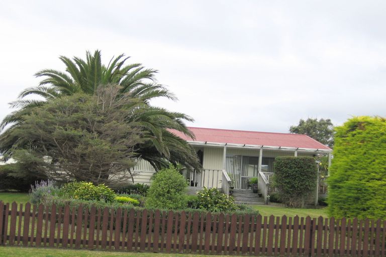 Photo of property in 15 Teoti Street, Paraparaumu Beach, Paraparaumu, 5032