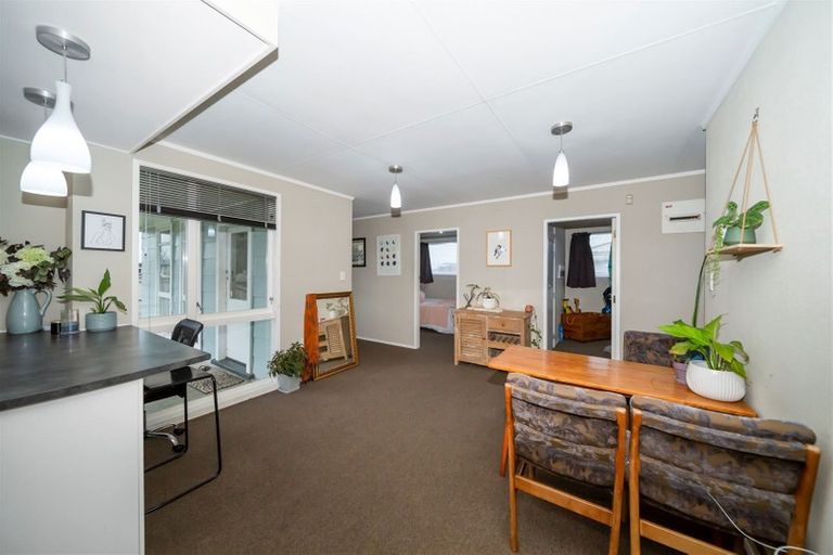 Photo of property in 25 Kamahi Avenue, Hawera, 4610