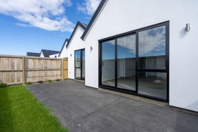 Photo of property in 93 Faringdon Boulevard, Rolleston, 7615