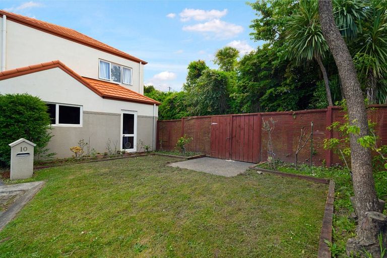 Photo of property in 10 Dainton Place, New Lynn, Auckland, 0600