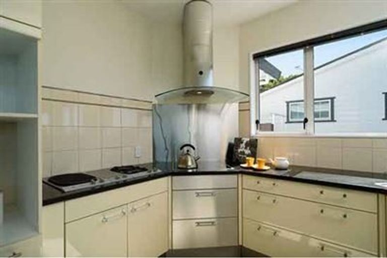 Photo of property in 58 Rama Crescent, Khandallah, Wellington, 6035