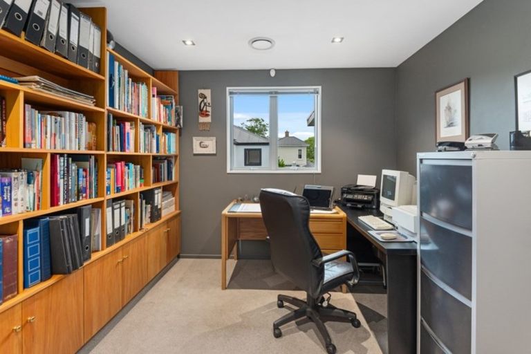 Photo of property in 1/64 Holly Road, St Albans, Christchurch, 8014