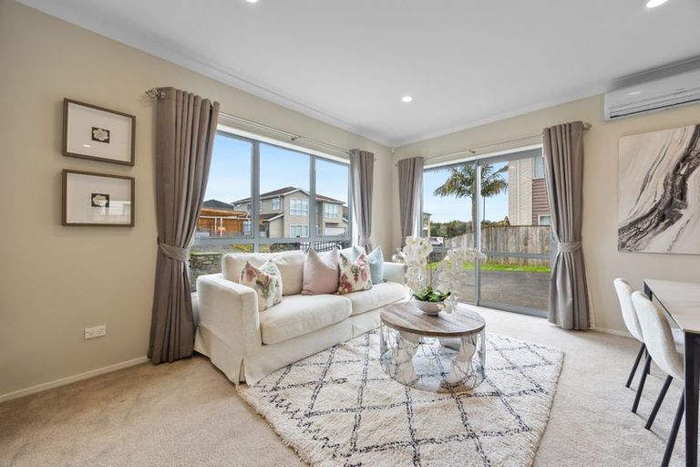 Photo of property in 1 Creggan Crescent, Flat Bush, Auckland, 2019