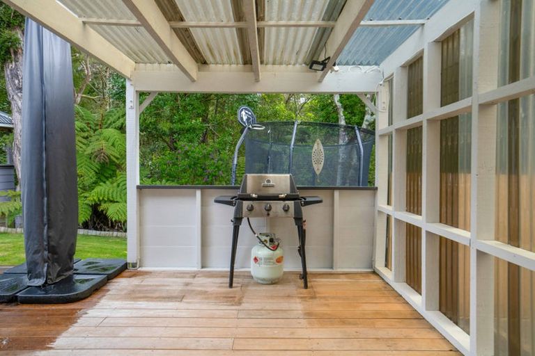 Photo of property in 2/5 Eugen Place, Bayview, Auckland, 0629