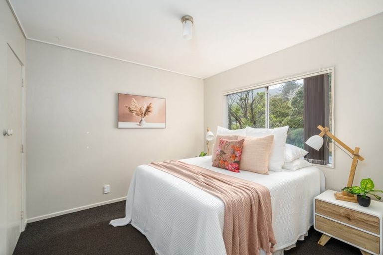 Photo of property in 32 Thurleigh Grove, Karori, Wellington, 6012