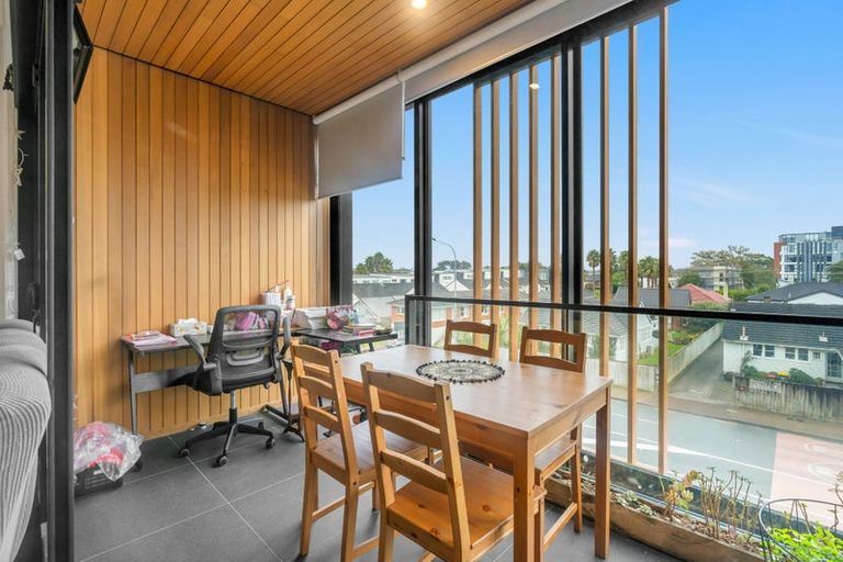 Photo of property in Frank Sargeson Apts, 202/74 Anzac Street, Takapuna, Auckland, 0622