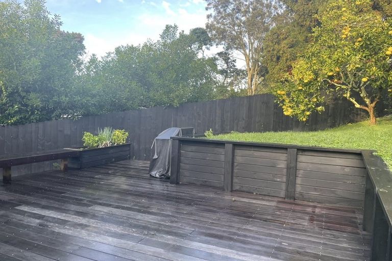 Photo of property in 2/41 Ravenwood Drive, Forrest Hill, Auckland, 0620