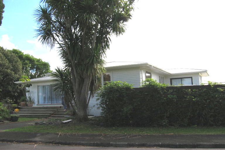 Photo of property in 2 Gane Lane, Te Atatu Peninsula, Auckland, 0610