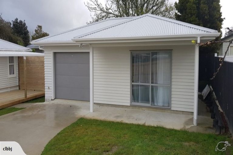 Photo of property in 32 Roberts Road, Te Atatu South, Auckland, 0610