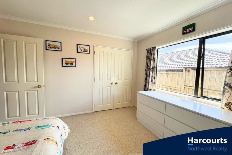 Photo of property in 20 Reybert Place, Massey, Auckland, 0614