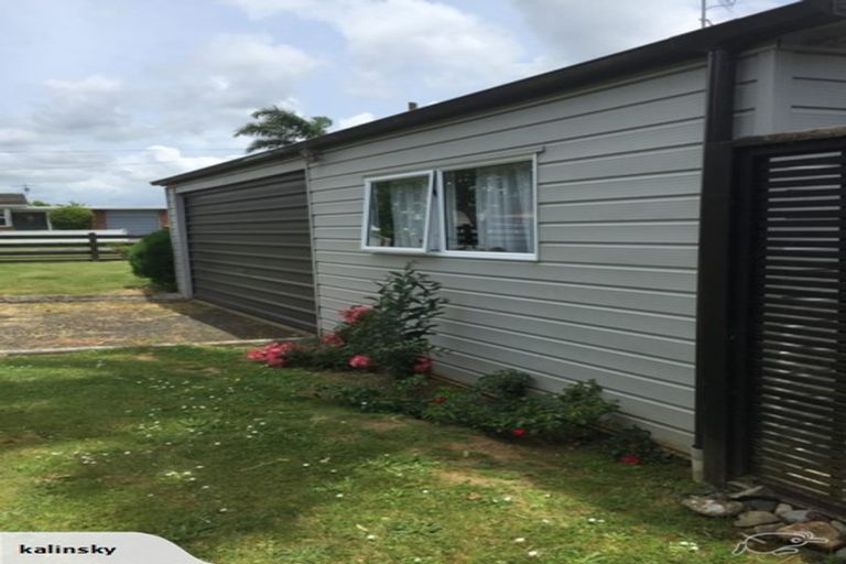 Photo of property in 3 Shanley Crescent, Waiuku, 2123