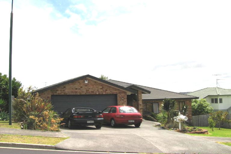 Photo of property in 10 Mannikin Place, Unsworth Heights, Auckland, 0632