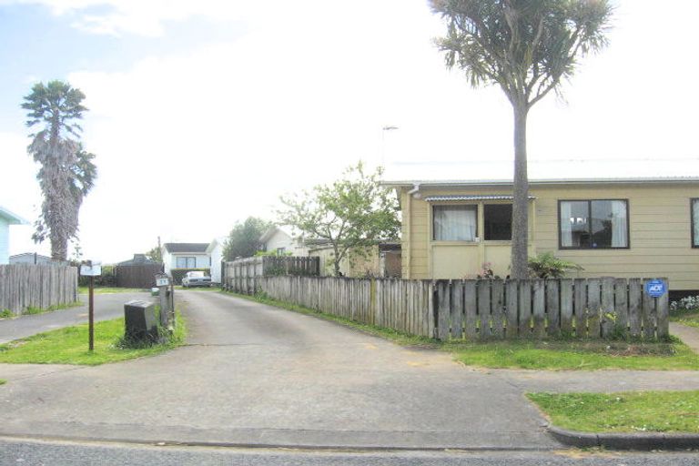 Photo of property in 2/21 Templeton Place, Clendon Park, Auckland, 2103