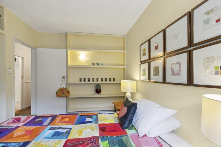 Photo of property in Jerningham Apartments, 20 Oriental Terrace, Oriental Bay, Wellington, 6011