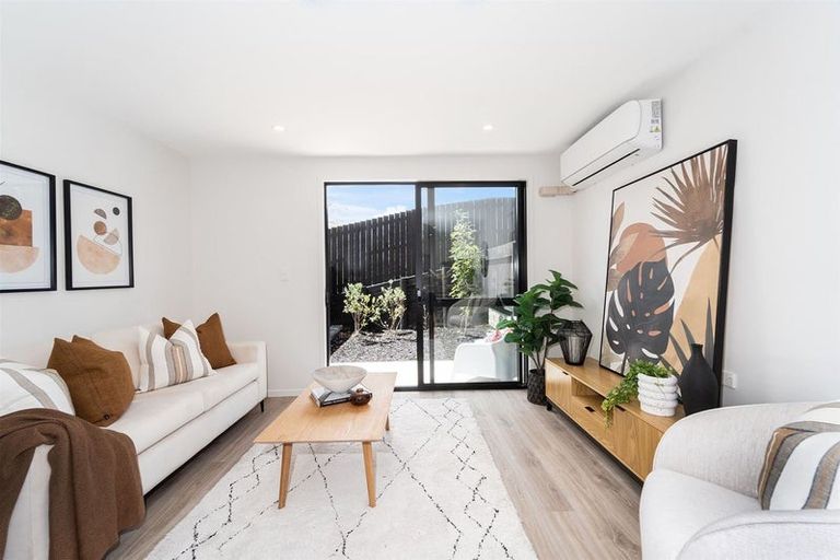 Photo of property in 5/8 Chivalry Road, Glenfield, Auckland, 0629