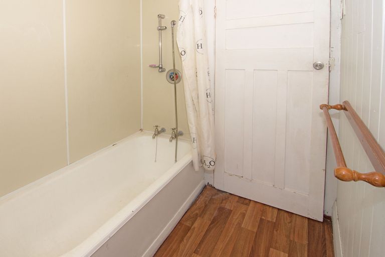 Photo of property in 30 Cambridge Terrace, Masterton, 5810