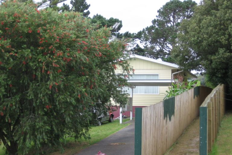Photo of property in 20 Packham Place, Beach Haven, Auckland, 0626