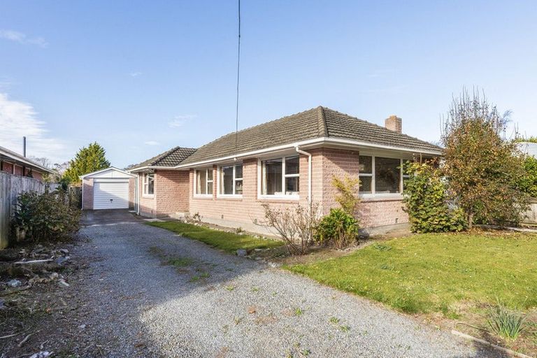 Photo of property in 120 Grimseys Road, Redwood, Christchurch, 8051
