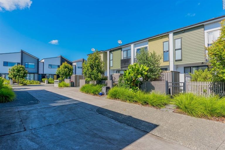 Photo of property in 42 Sidney Wallingford Way, Hobsonville, Auckland, 0616