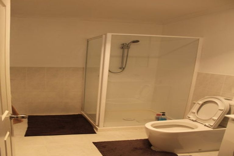 Photo of property in 38 Glenveagh Park Drive, Weymouth, Auckland, 2103