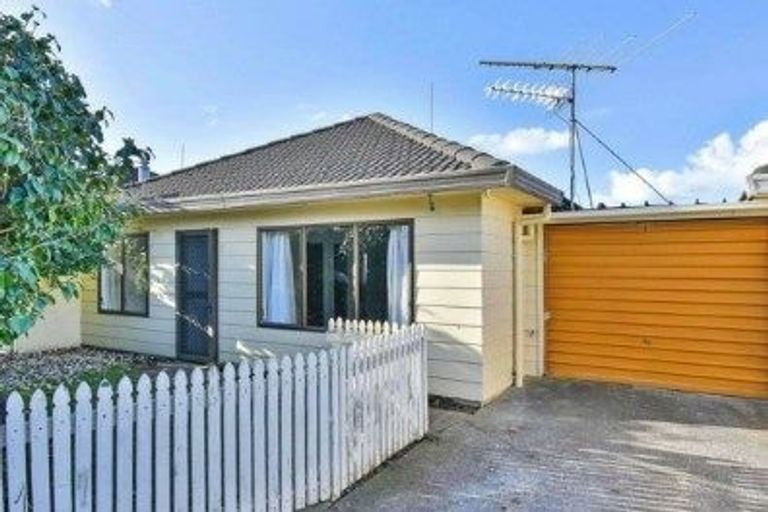 Photo of property in 3/25 Waterview Road West, Takanini, 2112