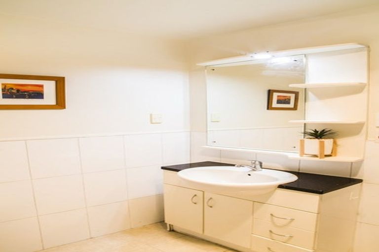 Photo of property in 17e Balmain Road, Birkenhead, Auckland, 0626