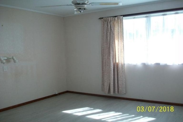 Photo of property in 54 Larnoch Road, Henderson, Auckland, 0610