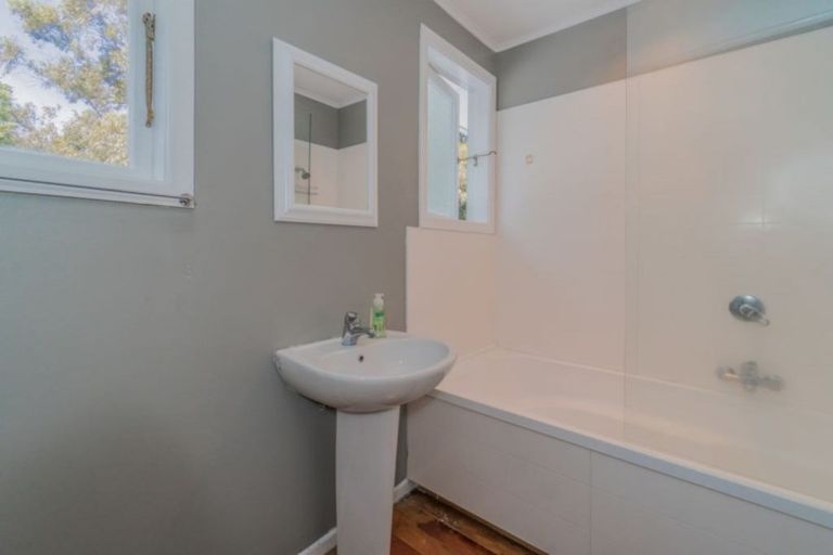 Photo of property in 1/19 Poto Street, Te Atatu South, Auckland, 0610