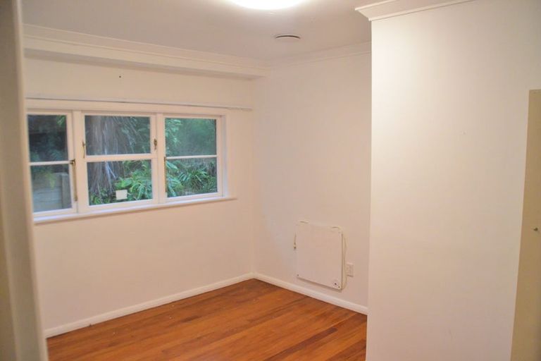 Photo of property in 5 Poto Road, Normandale, Lower Hutt, 5010