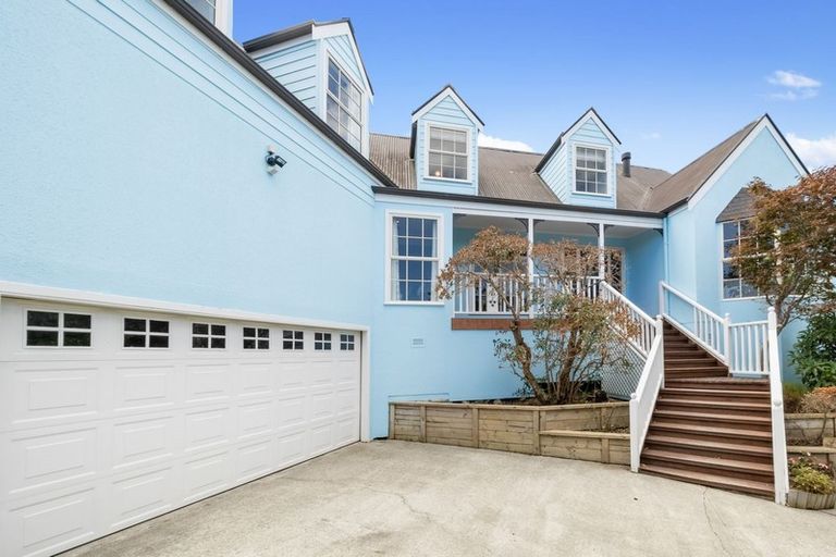 Photo of property in 24 Saunders Close, Whitby, Porirua, 5024