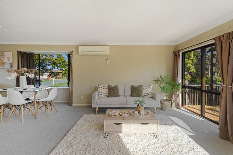 Photo of property in 2/15 Lowry Avenue, Redwood, Christchurch, 8051