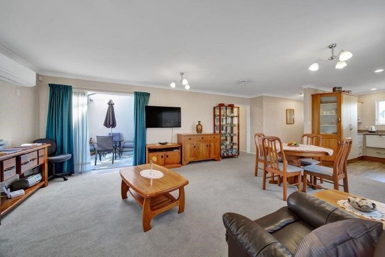 Photo of property in 37 Victoria Street, Hawera, 4610