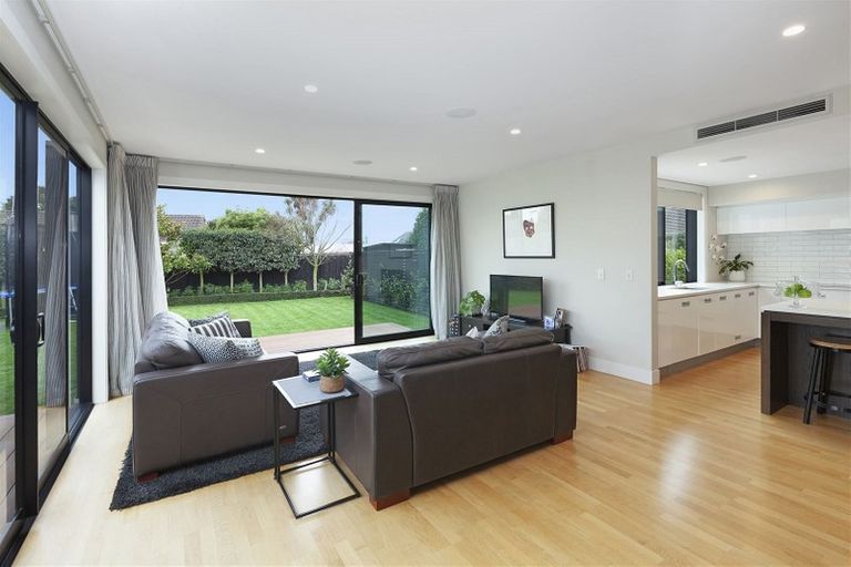 Photo of property in 28 Devonport Lane, St Albans, Christchurch, 8014
