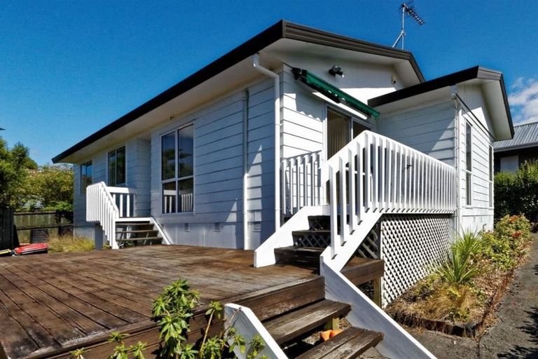 Photo of property in 37 Hassan Drive, Massey, Auckland, 0614