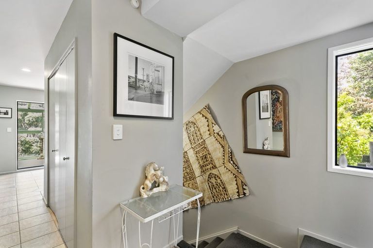 Photo of property in 30 Lawson Place, Mount Victoria, Wellington, 6011