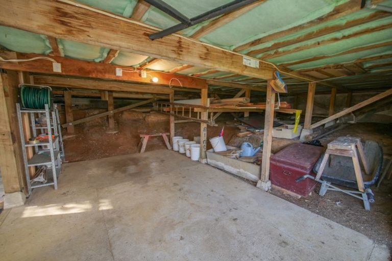 Photo of property in 21 Seaview Road, Cable Bay, 0420