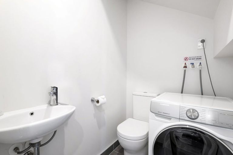 Photo of property in 7/36 Kaipatiki Road, Glenfield, Auckland, 0629