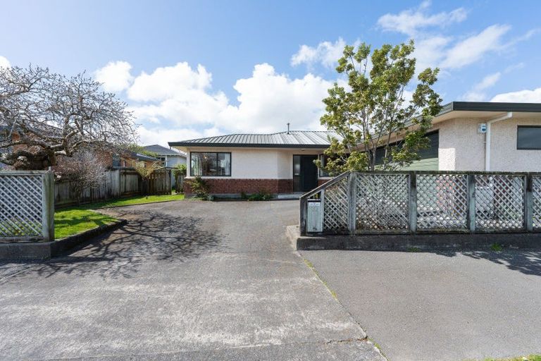Photo of property in 77 Lyndhurst Street, Takaro, Palmerston North, 4412