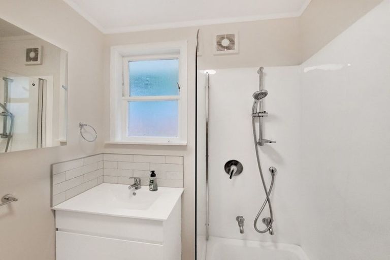 Photo of property in 41 Bird Grove, Stokes Valley, Lower Hutt, 5019